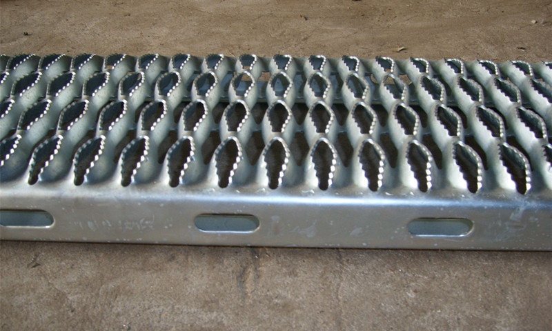 鱷魚(yú)嘴防滑踏步板